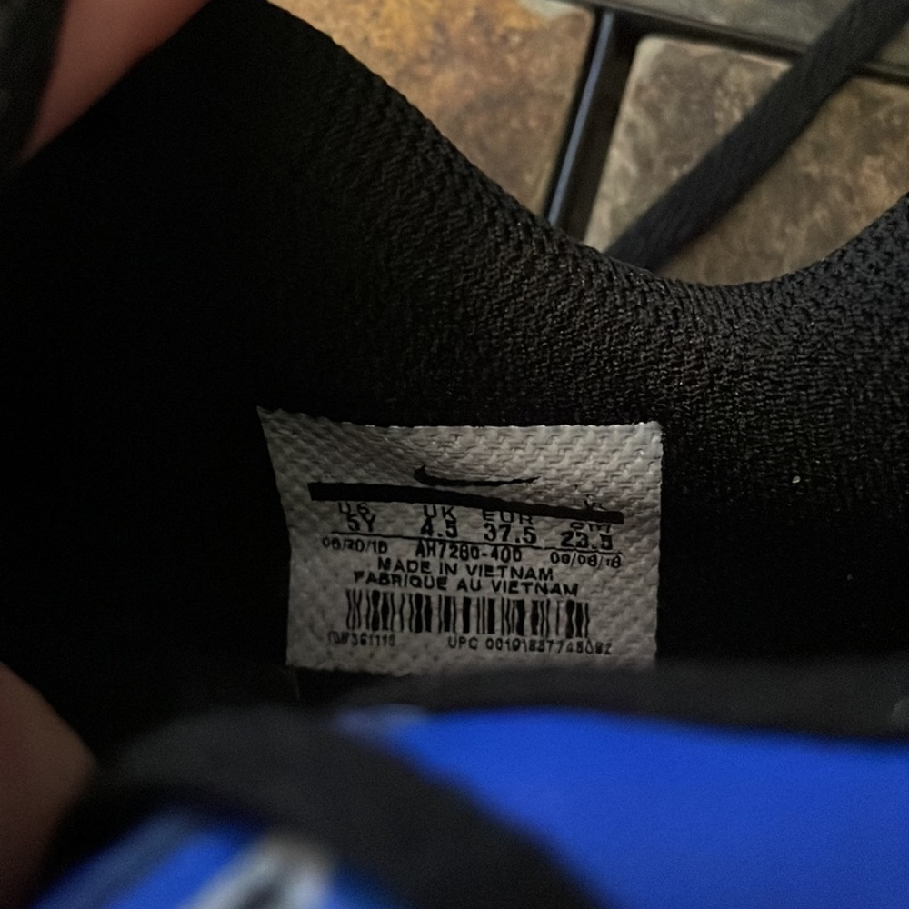 Nike Tiempo indoor soccer shoes size 5 youth - Picture 7 of 7